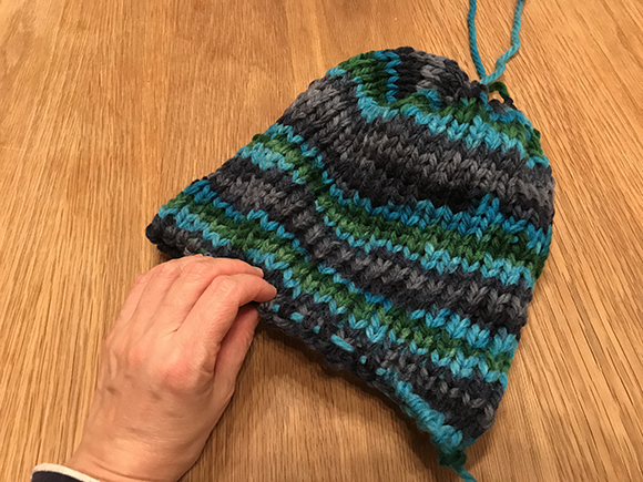 アンデミルミルで帽子ができた 編み終わりの仕上げ方は ぽちさんのひとりごと